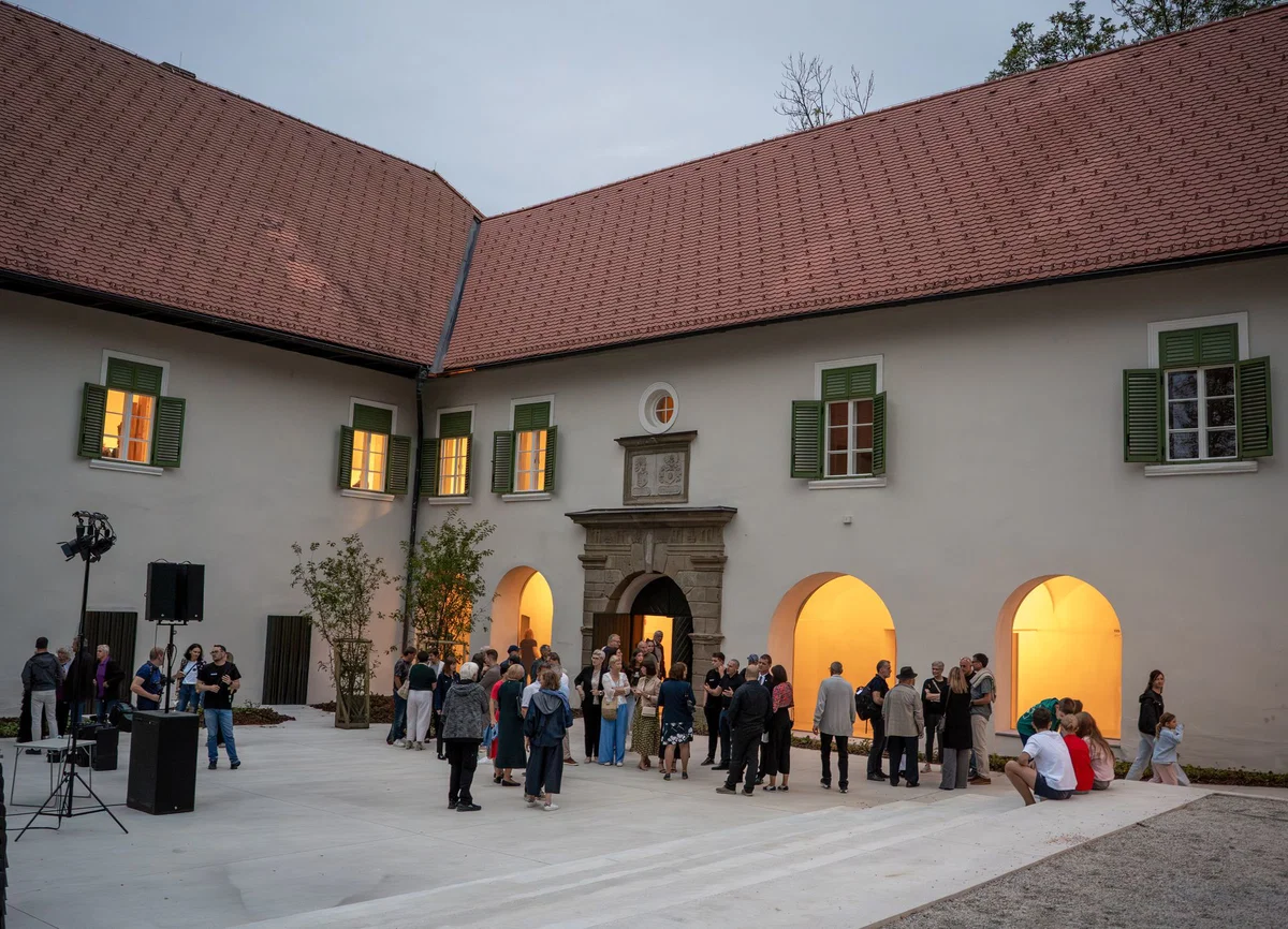 FOTO: Dvorec Radlje po večletni prenovi ponovno odprl svoja vrata 
