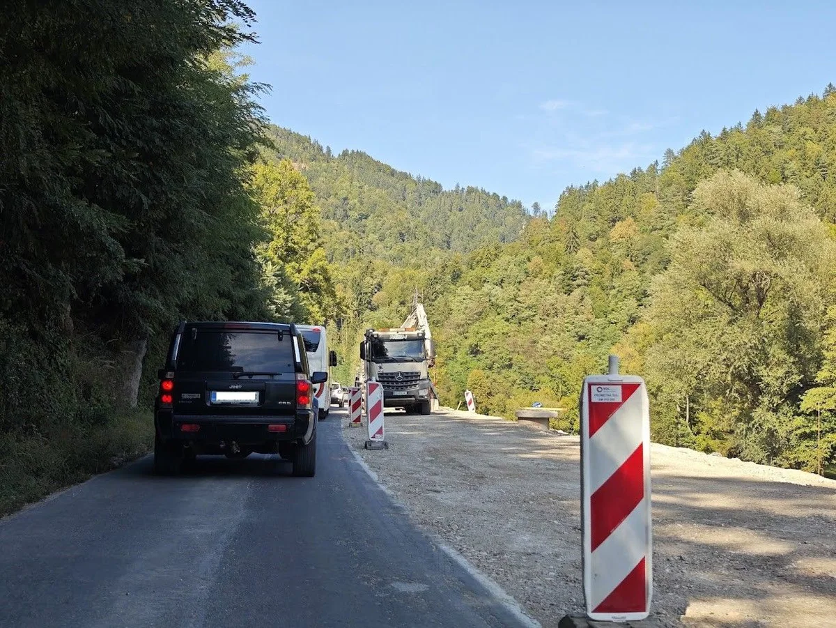 Zaradi rekonstrukcije in asfaltiranja občasna popolna zapora ceste Dobrije - Koroški Selovec - Brdinje