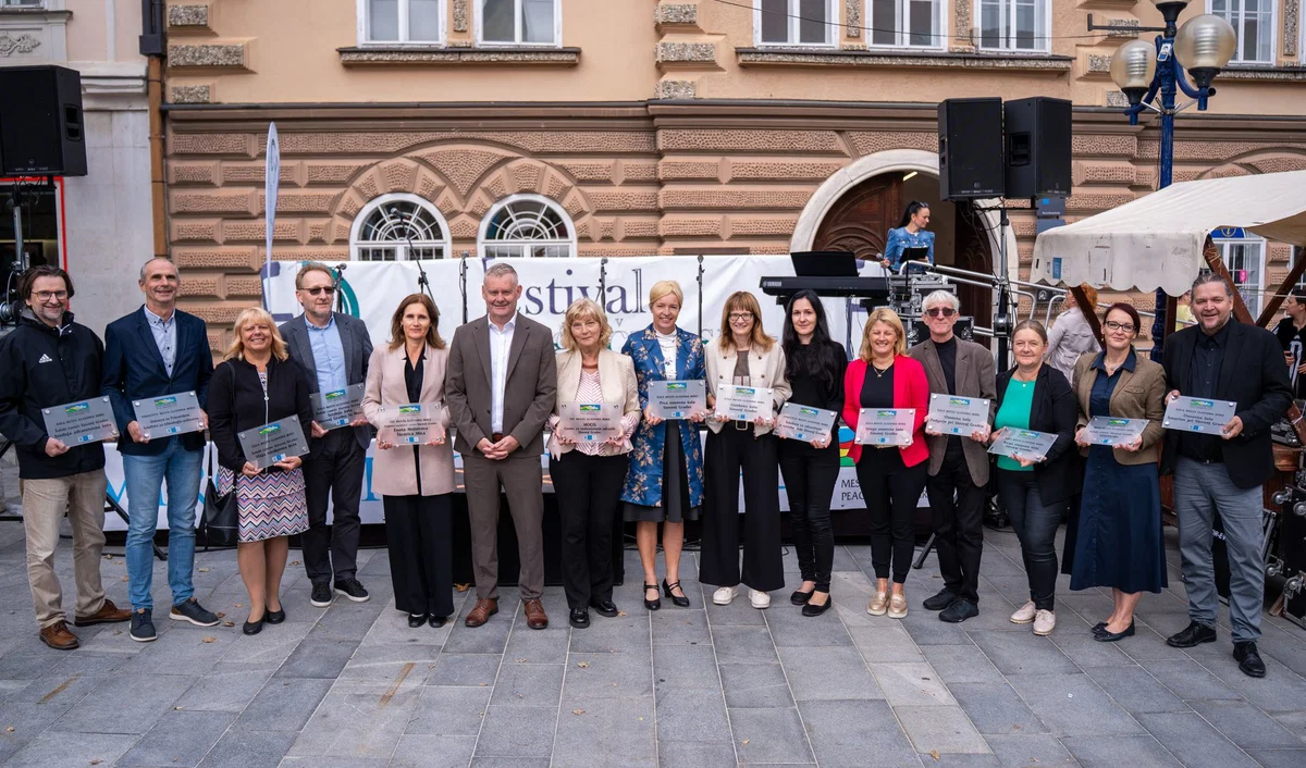 FOTO: Slovenj Gradec za nekaj ur postal središče miru in povezovanja