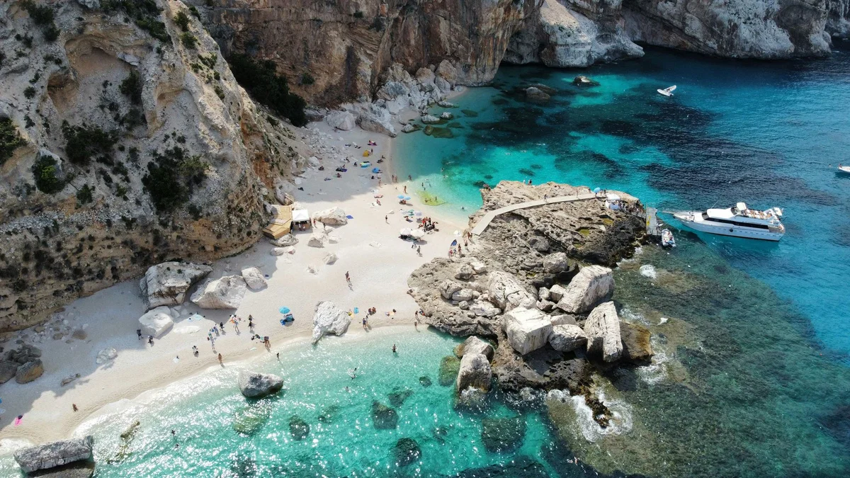 Najboljše turistične agencije za počitnice na Sardiniji