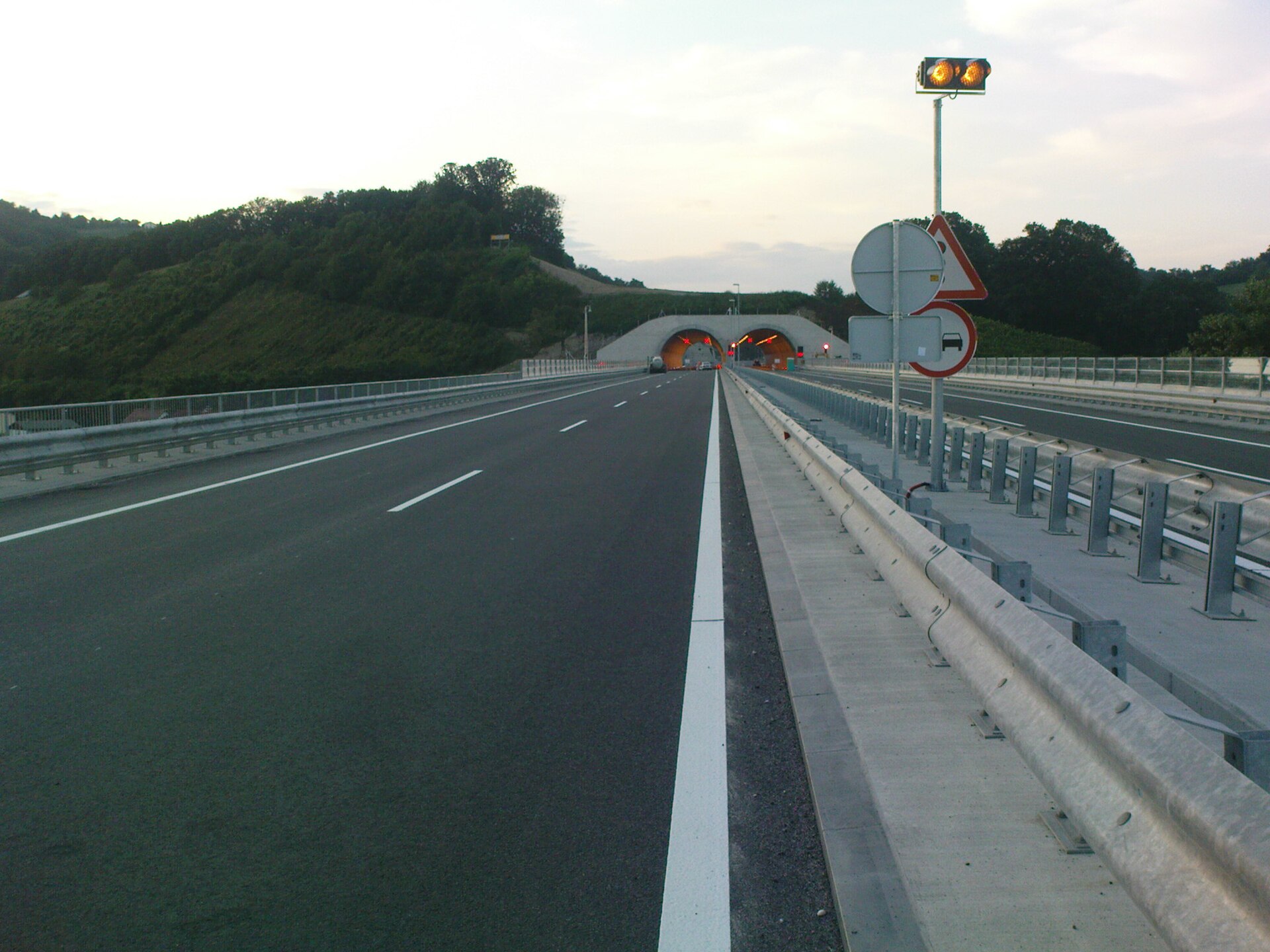Zaloško cesto bodo prenovili z avtobusnimi nišami, ki niso primerne za linije BRT