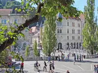 V Ljubljani humanoidni robot vodil pihalni orkester