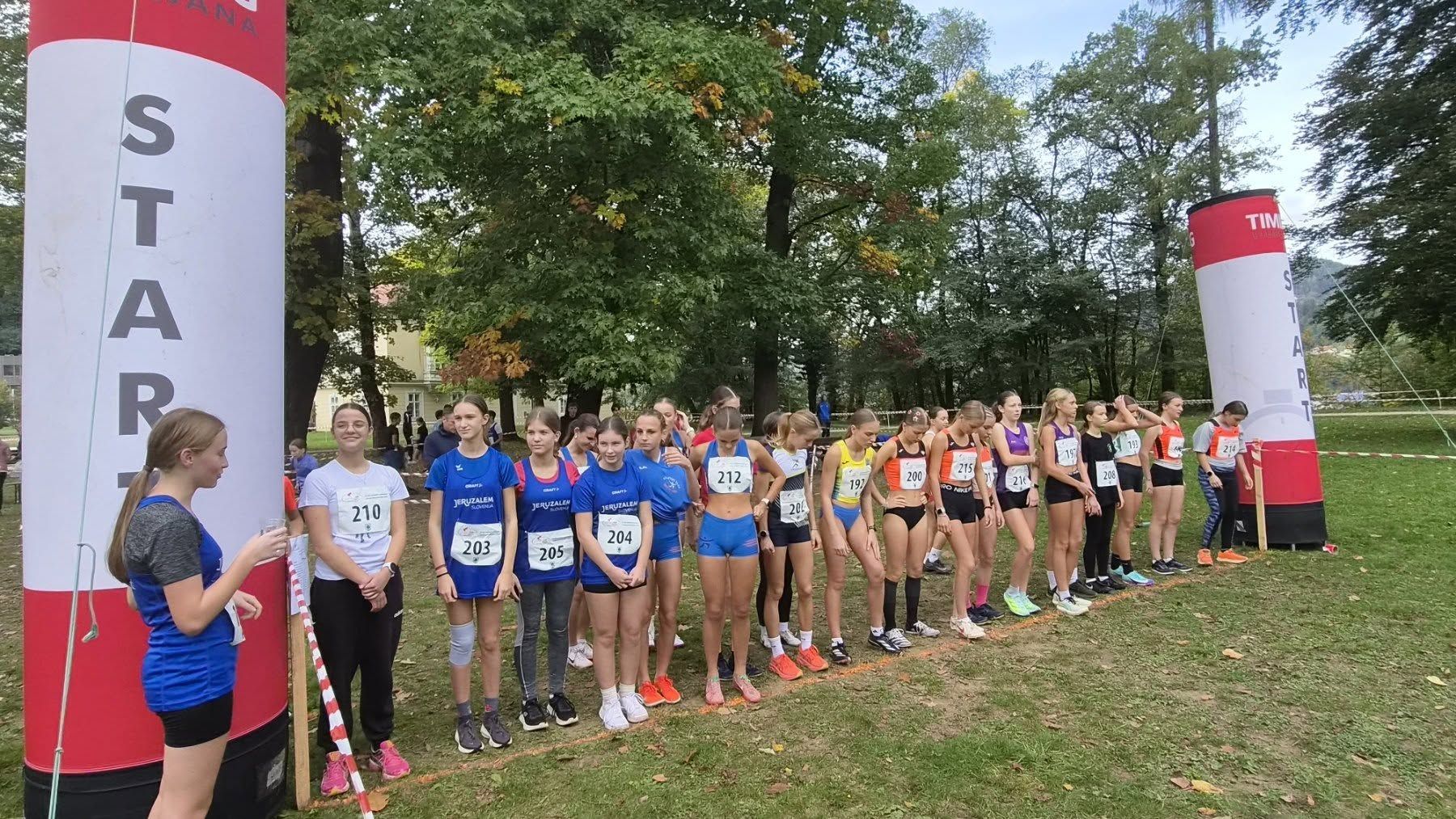 Dve zmagi in dva ekipna naslova za slovenjgraške atletinje na Ravnah