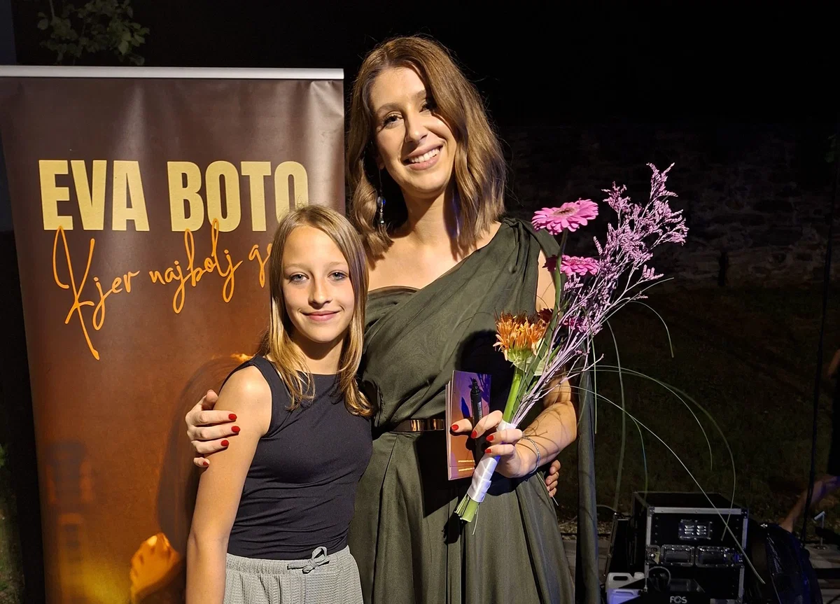 (VIDEO) Mlada pevka Žana stopa na novo glasbeno pot pod mentorstvom Eve Boto