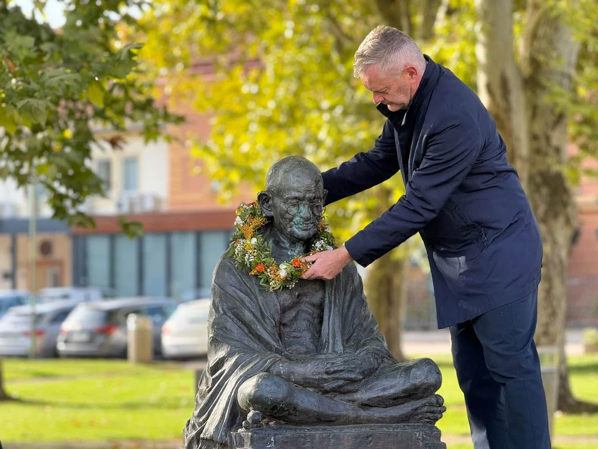 FOTO: Ob obletnici rojstva Gandhijevo brezčasno sporočilo odmeva tudi v Slovenj Gradcu