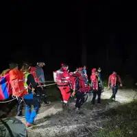 Gorski reševalci na delu: Pomoč poškodovani osebi na Šteharnikovem vrhu