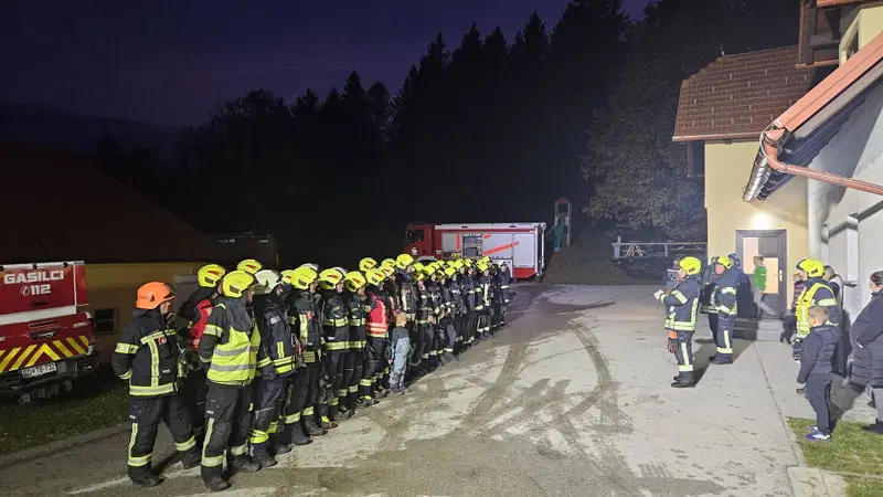 FOTO: Vuzeniški gasilci v petek izvedli uspešno gasilsko vajo na kmetiji Sedovnik