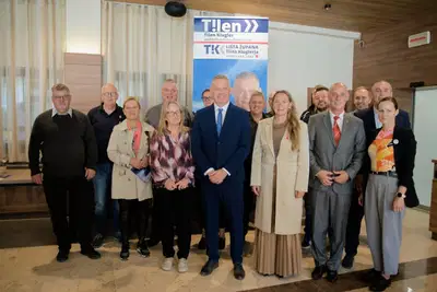 (VIDEO in FOTO) Tilen Klugler vložil kandidaturo za župana: "Odločili smo se, da gremo skupaj naprej"