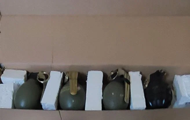 Moškemu z območja Policijske postaje Šentjur zasegli štiri ročne bombe 