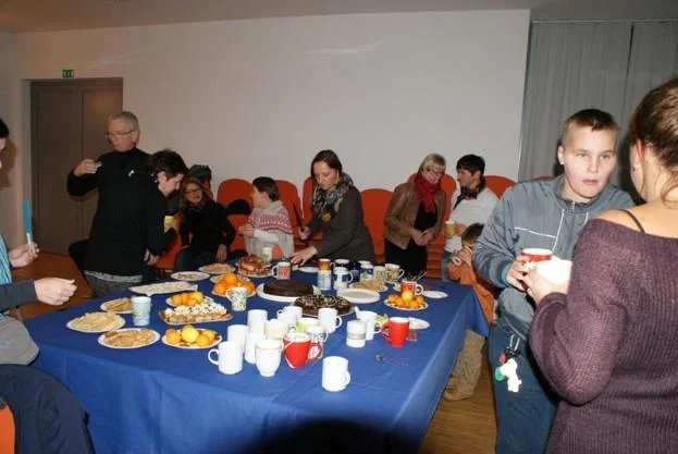 FOTO: Čajanka ob zaključku dobrodelne spletne licitacije Unikati za lahko branje 2013 Zavoda RISA