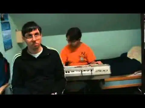 VIDEO: Duo Moralna Mačka naredila pesem tudi za Koroške Novice