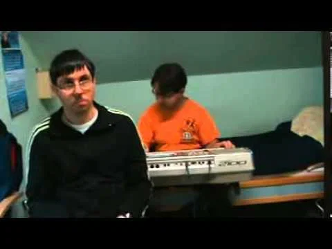 VIDEO: Duo Moralna Mačka naredila pesem tudi za Koroške Novice