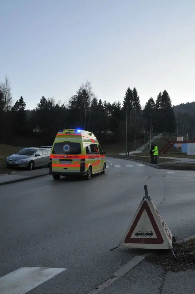 FOTO: Na Ravnah povozili šolarja