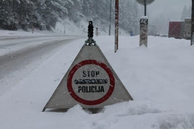 VIDEO in FOTO: Sneg povzročal težave predvsem v prometu