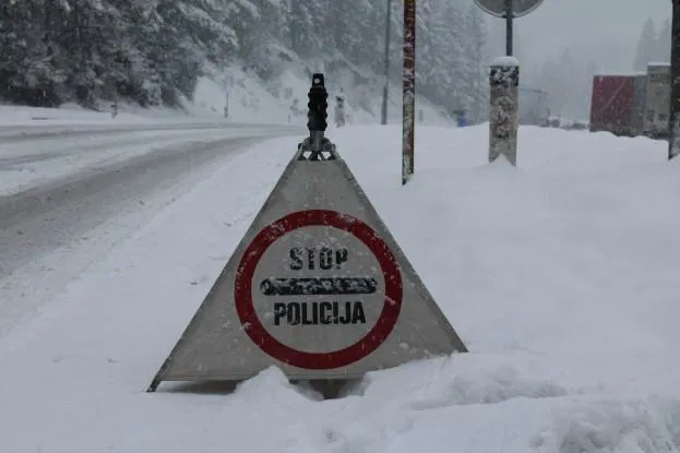 VIDEO in FOTO: Sneg povzročal težave predvsem v prometu
