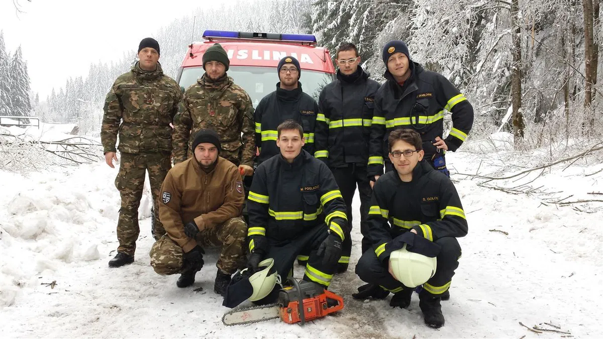 FOTO: Pomagati prišla tudi vojska
