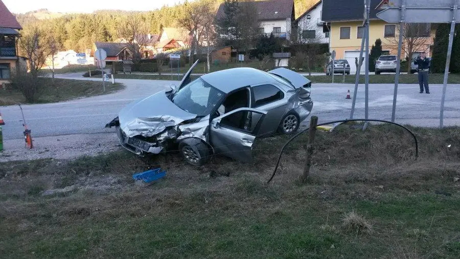 FOTO: V prometni nesreči na Selah poškodovane štiri osebe