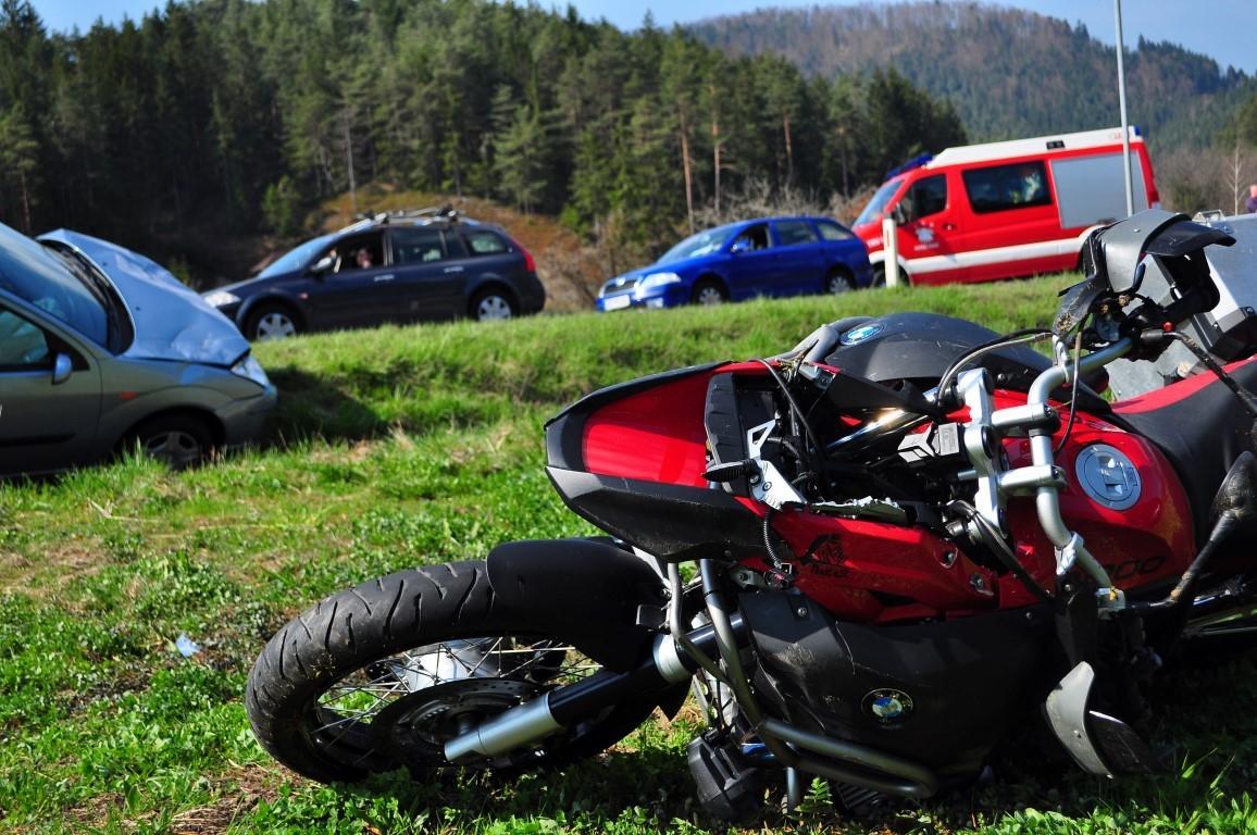 FOTO: V Gornjem Doliču umrl motorist