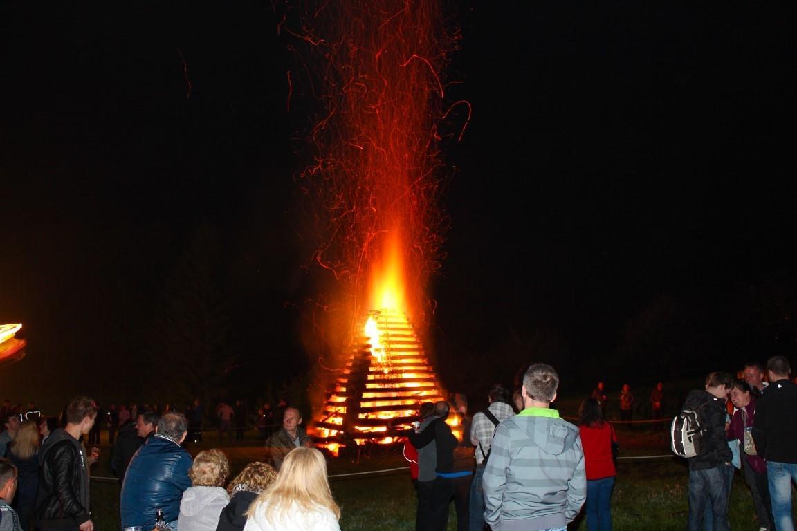 FOTO: Tradicionalno kresovanje na Javorniku