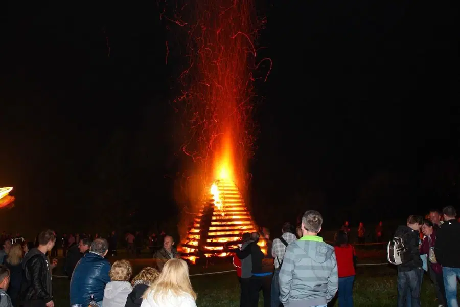 FOTO: Tradicionalno kresovanje na Javorniku
