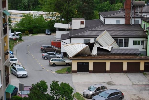 FOTO: Močan veter povzročal preglavice tudi na Koroškem