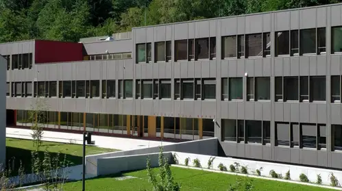 FOTO: Ravne z novo srednjo šolo