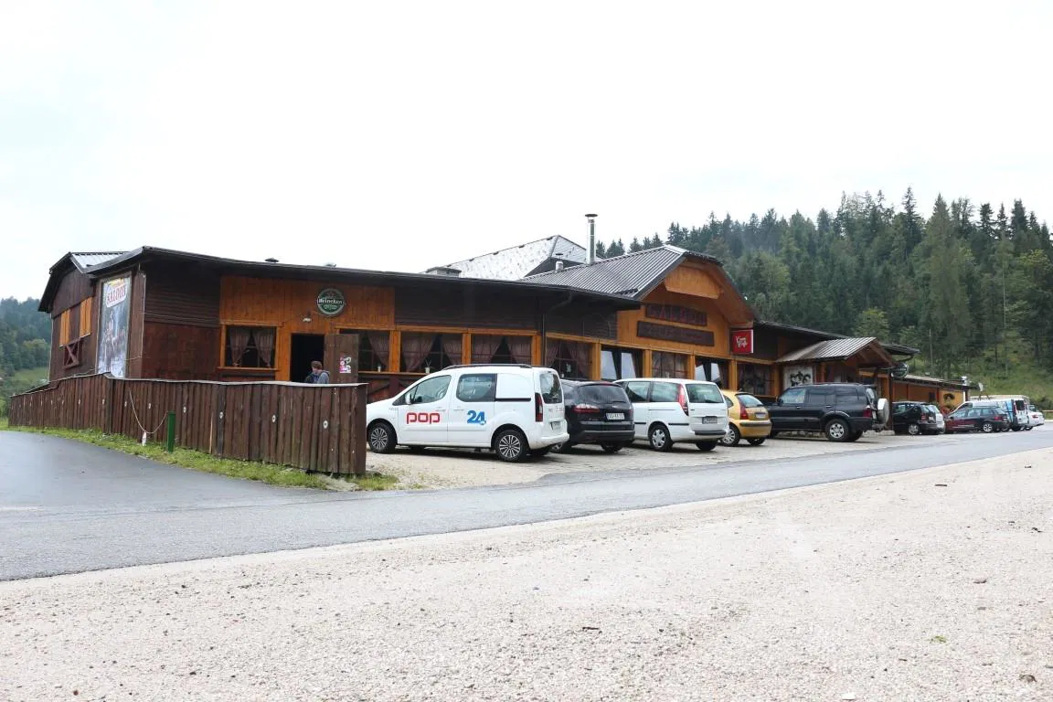 VIDEO: Saloon zopet odpira svoja vrata, bakterija je bila v vodi