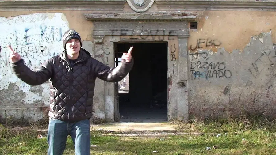 VIDEO: S 'Telefonsko liriko' napovedal svojo novo ploščo