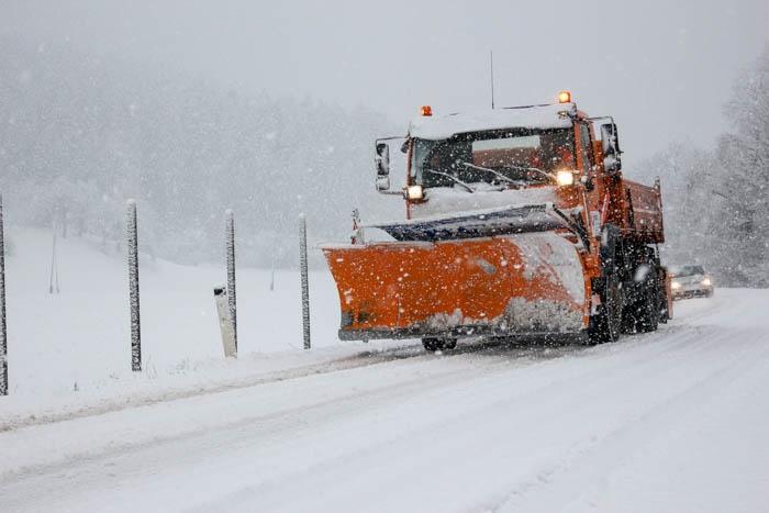 Kakšne težave je povzročalo petkovo sneženje