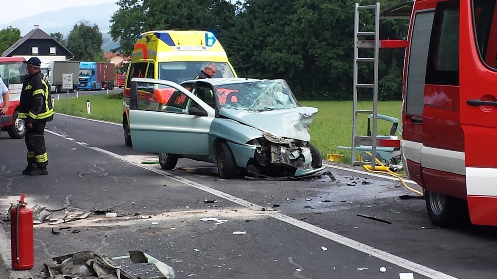 FOTO: Huda prometna nesreča na relaciji Slovenj Gradec - Mislinja