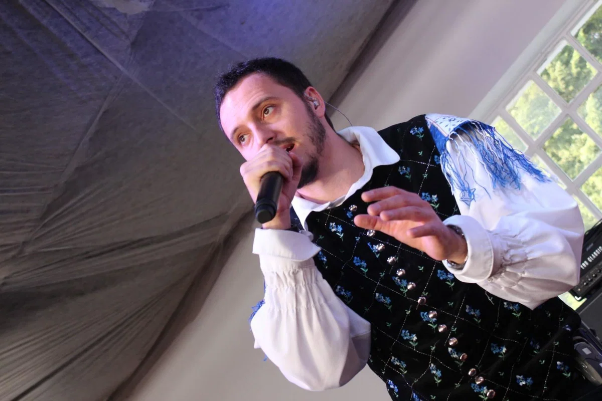 FOTO: Prevzem gasilskega vozila uspel, prav tako je uspela veselica z Modrijani