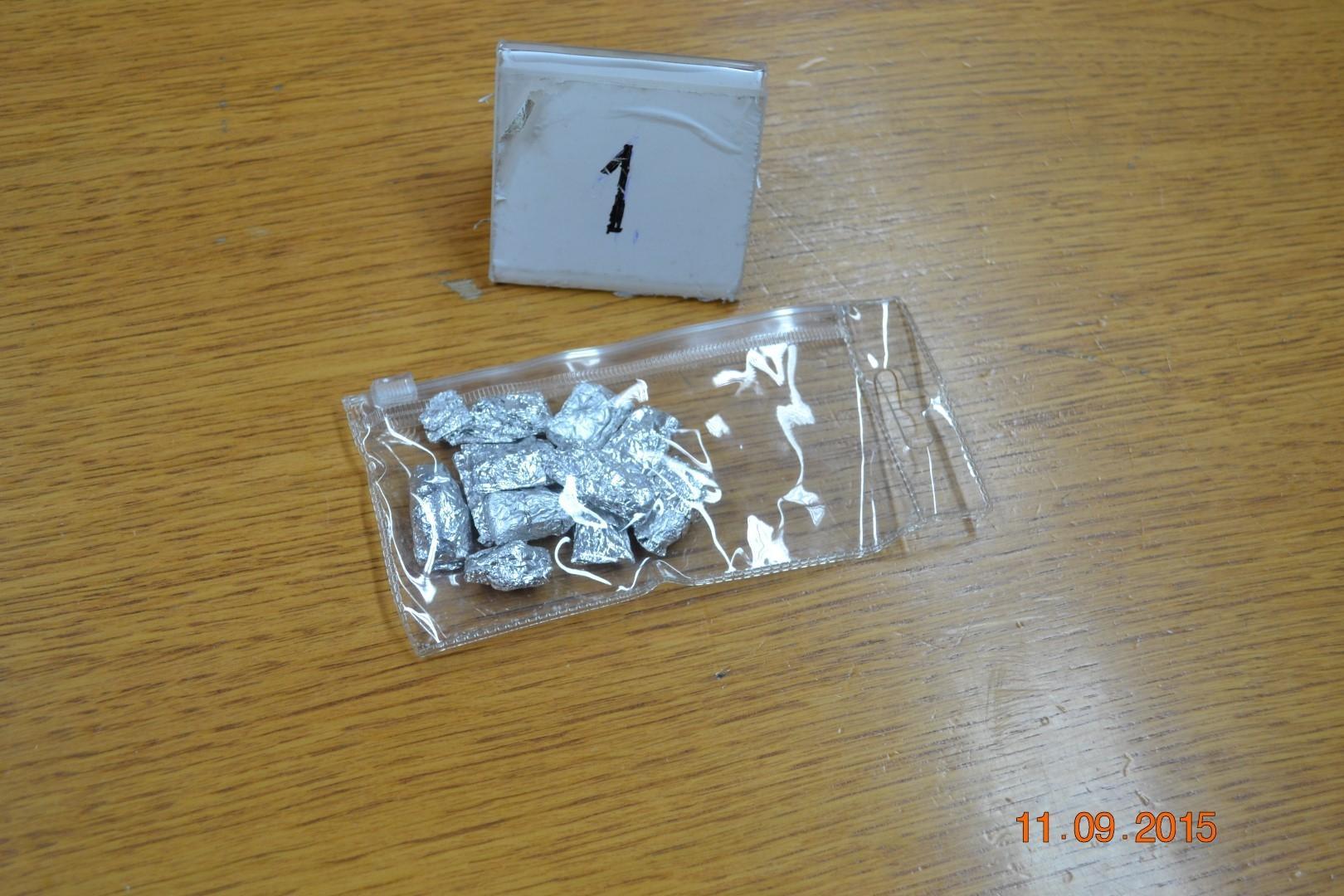 FOTO: Na Prevaljah policisti štirim osebam zasegli prepovedano drogo