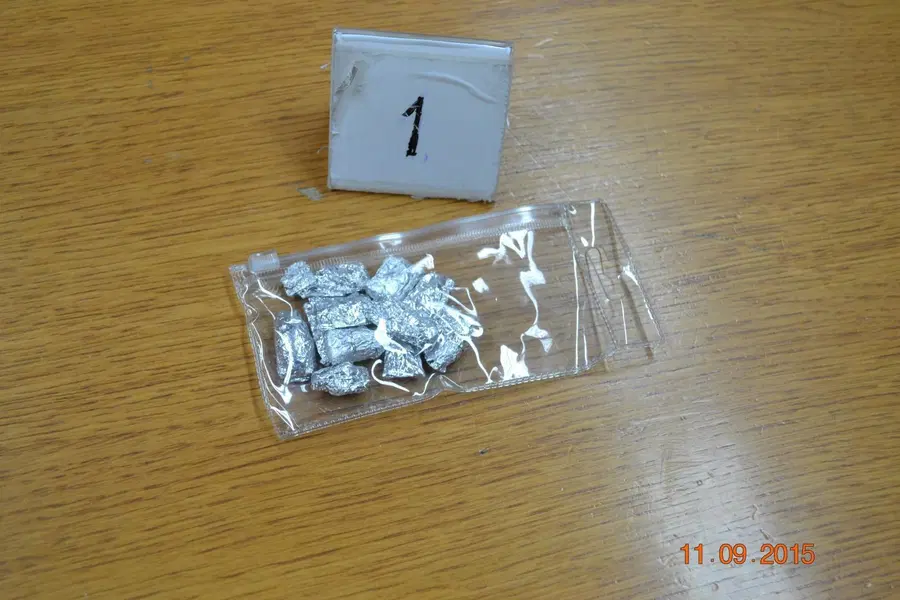 FOTO: Na Prevaljah policisti štirim osebam zasegli prepovedano drogo