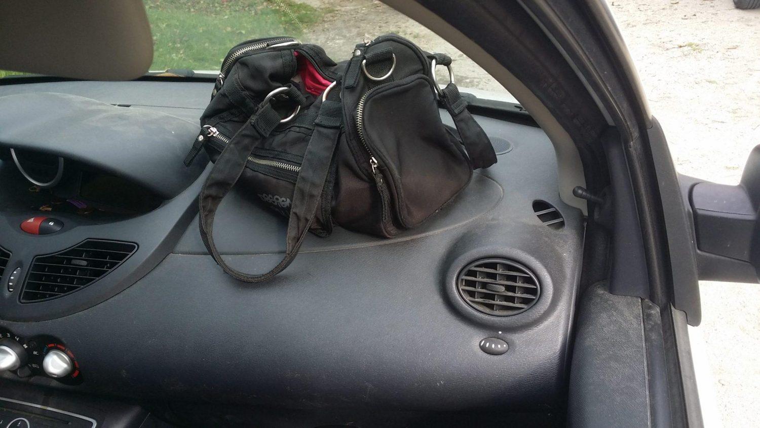 Ravenski policisti prijeli 35-letnika, ki je kradel iz parkiranih avtomobilov