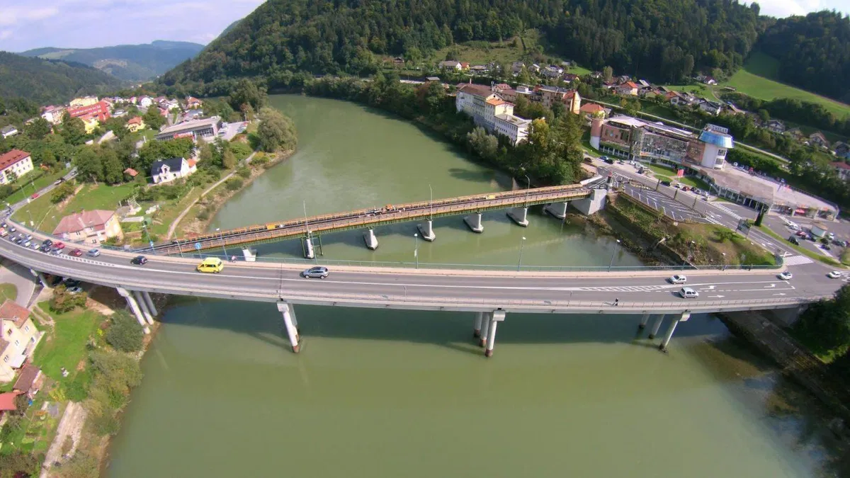VIDEO: Otvoritev novega starega mostu v Dravogradu uspela