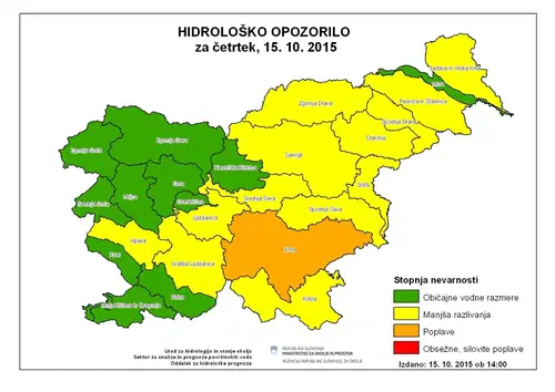Dež povzročil nekaj težav, v Slovenj Gradcu na obvoznico padle skale