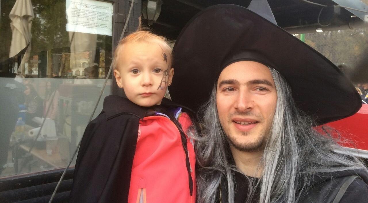 FOTO: Halloween zabava na Ravnah privabila kar 200 otrok