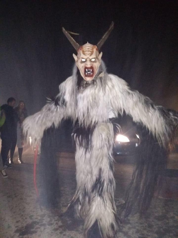 FOTO: Tradicionalno Miklavževanje s krampusi v Saloonu