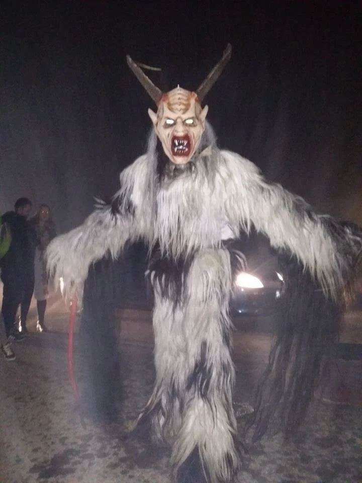 FOTO: Tradicionalno Miklavževanje s krampusi v Saloonu