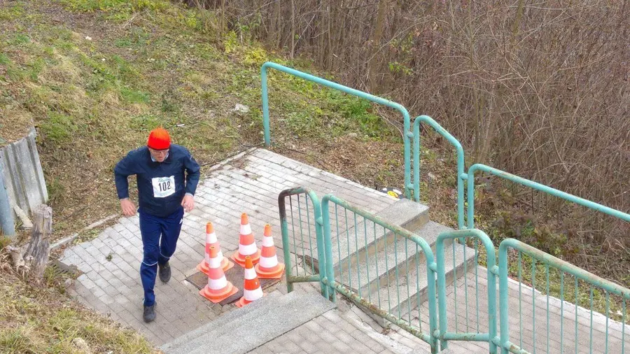 FOTO: Po 'cik-caku' na Ravnah potekal Miklavžev tek