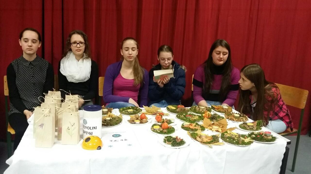 Praznična tržnica učencev OŠ Dravograd privabila veliko število obiskovalcev