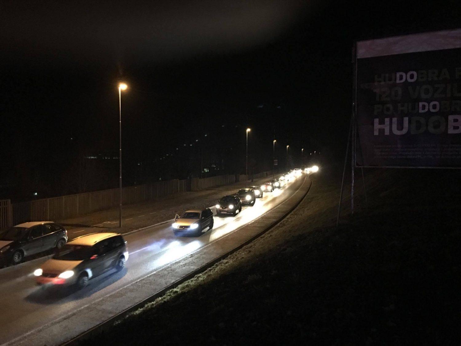 Cesta je bila zaprta kar pet ur.