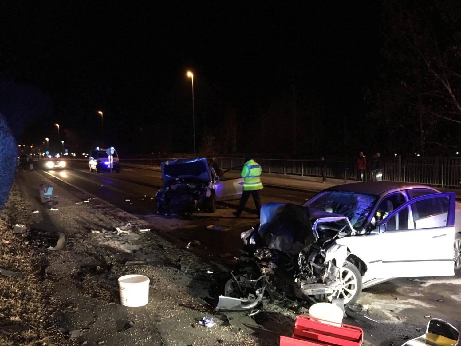 FOTO: V nesreči na Janečah dve mladoletni osebi hudo poškodovani, štiri lažje, med njimi tudi triletna deklica
