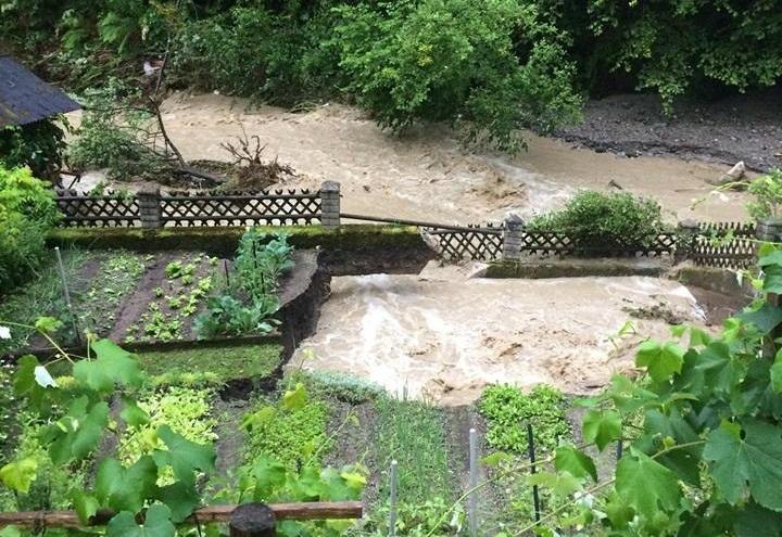 FOTO: Posledice neurja na Lešah
