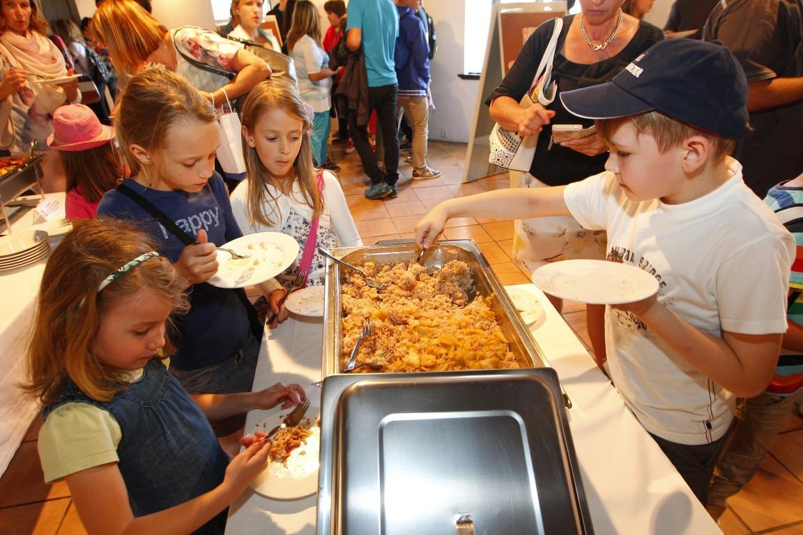 Poskušanje jedi po receptih iz reciklirane kuharije