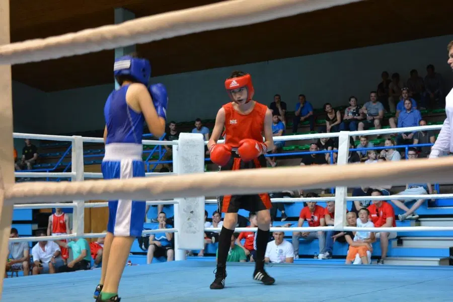 FOTO: Kar pet zlatih in eno srebrno medaljo za DBŠ Fužinar na Državnem prvenstvu v boksu