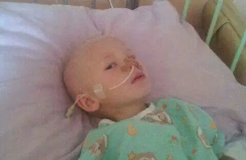 4-letni Dejan iz Prevalj zbolel za rakom. Družina potrebuje našo pomoč