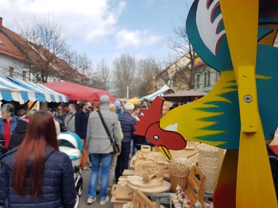 FOTO: Glavni trg v Slovenj Gradcu gostil Jožefov sejem 