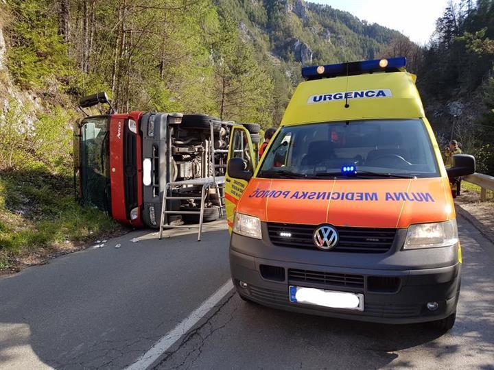 Foto: Gasilci rešili voznika