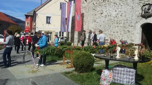 FOTO: V Dravogradu letos že tretjič izdelali orjaški snop